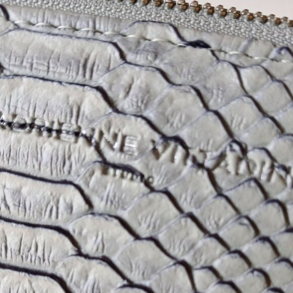 GUC Adrienne Vittadini Faux Leather Animal Scale Textured Full Zip Wallet - Picture 2 of 7